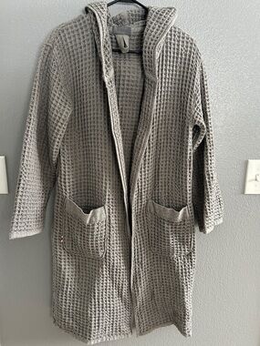 ONSEN waffle knit hooded grey  bathrobe size small.